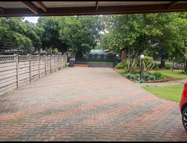 4 BEDROOM HOUSE FOR SALE IN VALHALLA